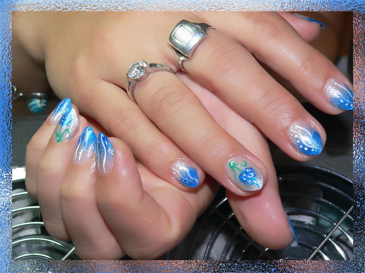 Kék zselés köröm