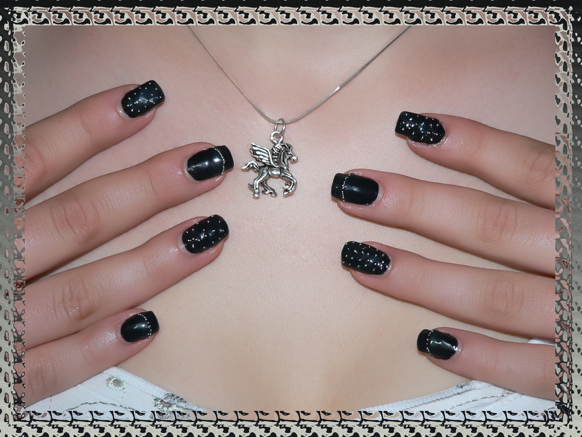 Fekete körömzselé