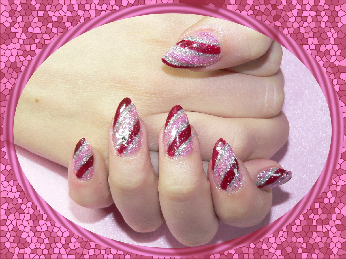 Bíbor csíkos zsalés köröm