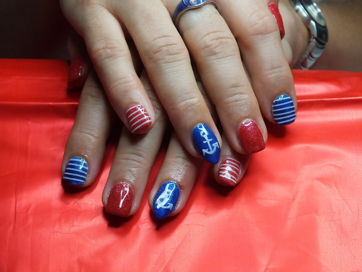 Kék-vörös-fehér zselés köröm