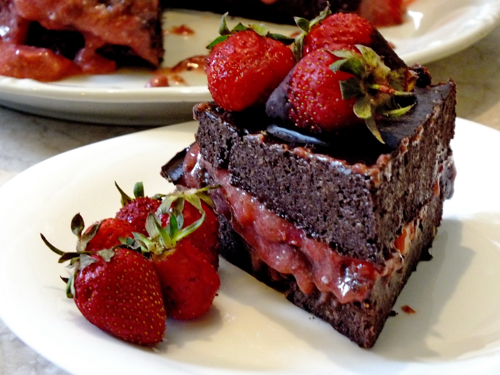 Banános-csokitorta, eperrel…