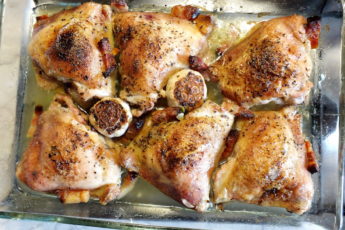 Fokhagymás, sült csirkecombok